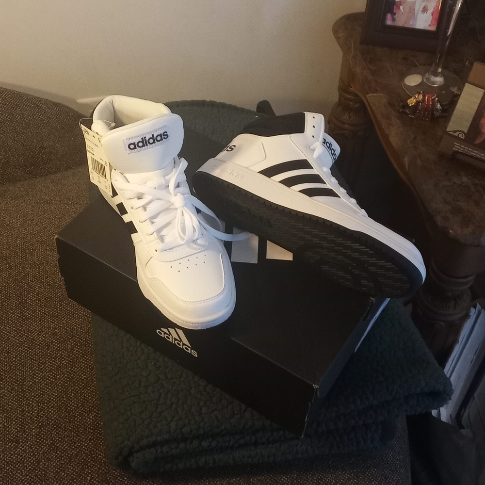 Adidas - Picture 3 of 5